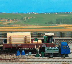 Busch 1132 HO Assorted Freight Loads Pallets Crates Barrels
