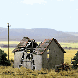 Busch 1405 HO Dilapidated Barn