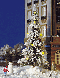 Busch 5409 HO Christmas Tree w/7 Lights & Snowman
