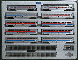 Kato 106-079 N El Capitan 10-Car Passenger Set Amtrak Phase I; silver Wide red & blue Stripes