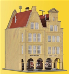 Kibri 37153 N Double Fronted Town House w/Covered Passage Kit