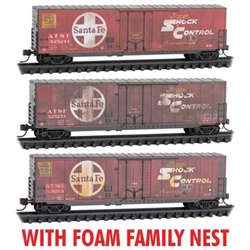 Micro Trains 993 05 023 N 50' Boxcar w/8' Plug Door No Roofwalk Short Ladders 3-Pack Santa Fe W/Foam Weathered