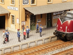 Noch 12950 N On the Platform w/Scene Sound Module German Railroad Personnel Pkg 6