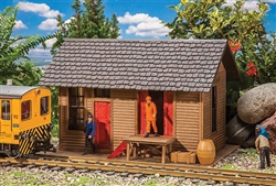 Pola 330880 G Wood Freight Shed w/Office Kit