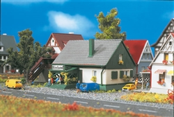 Vollmer 49571 Z House with Shop Kit