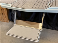 <b>STERN STEP PLATFORM 23" WIDE</b>