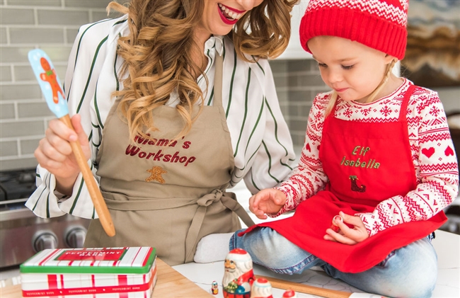 Christy Carlson Romano's Yummy Collection - Christmas Apron & Chef Hat Set