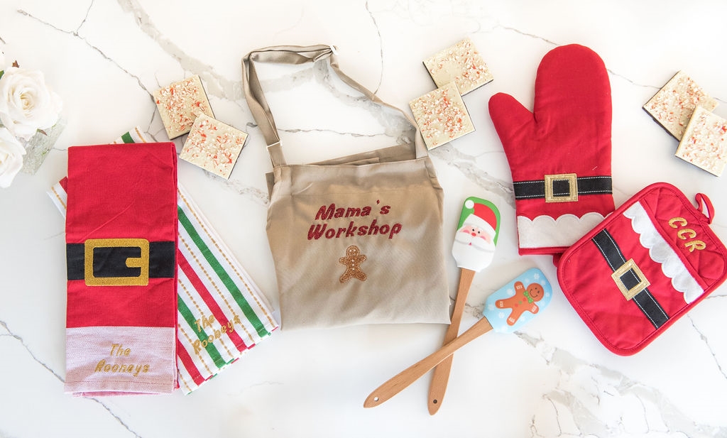 Christy Carlson Romano's Yummy Collection - Christmas Kitchen Oven Set