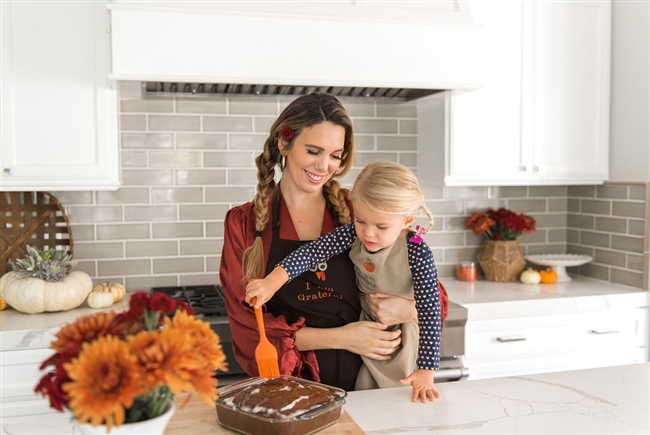 Christy Carlson Romano's Yummy Collection - Thanksgiving Apron & Chef Hat Set