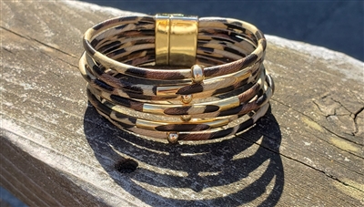 Animal print magnetic bracelet