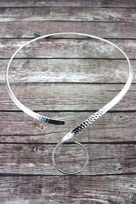 Hammered Silvertone 'S' Collar