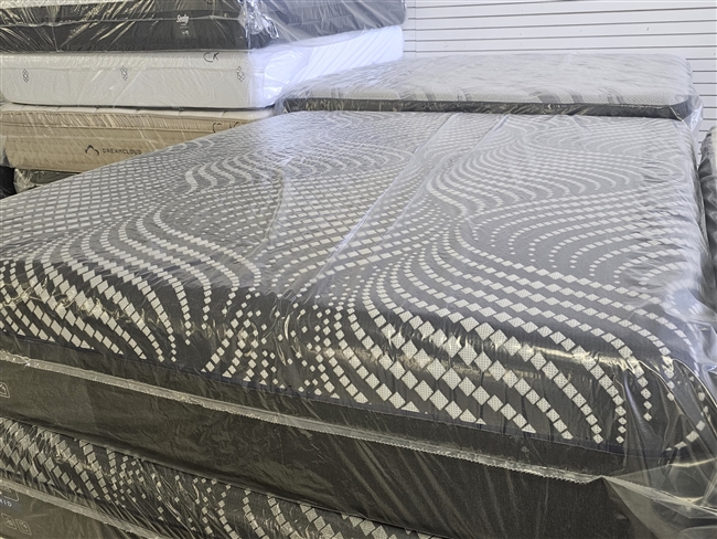 Sealy King Hybrid Mattress Posturepedic