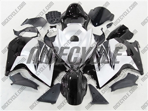 Suzuki GSX-R 1300 Hayabusa Black on White Fairings