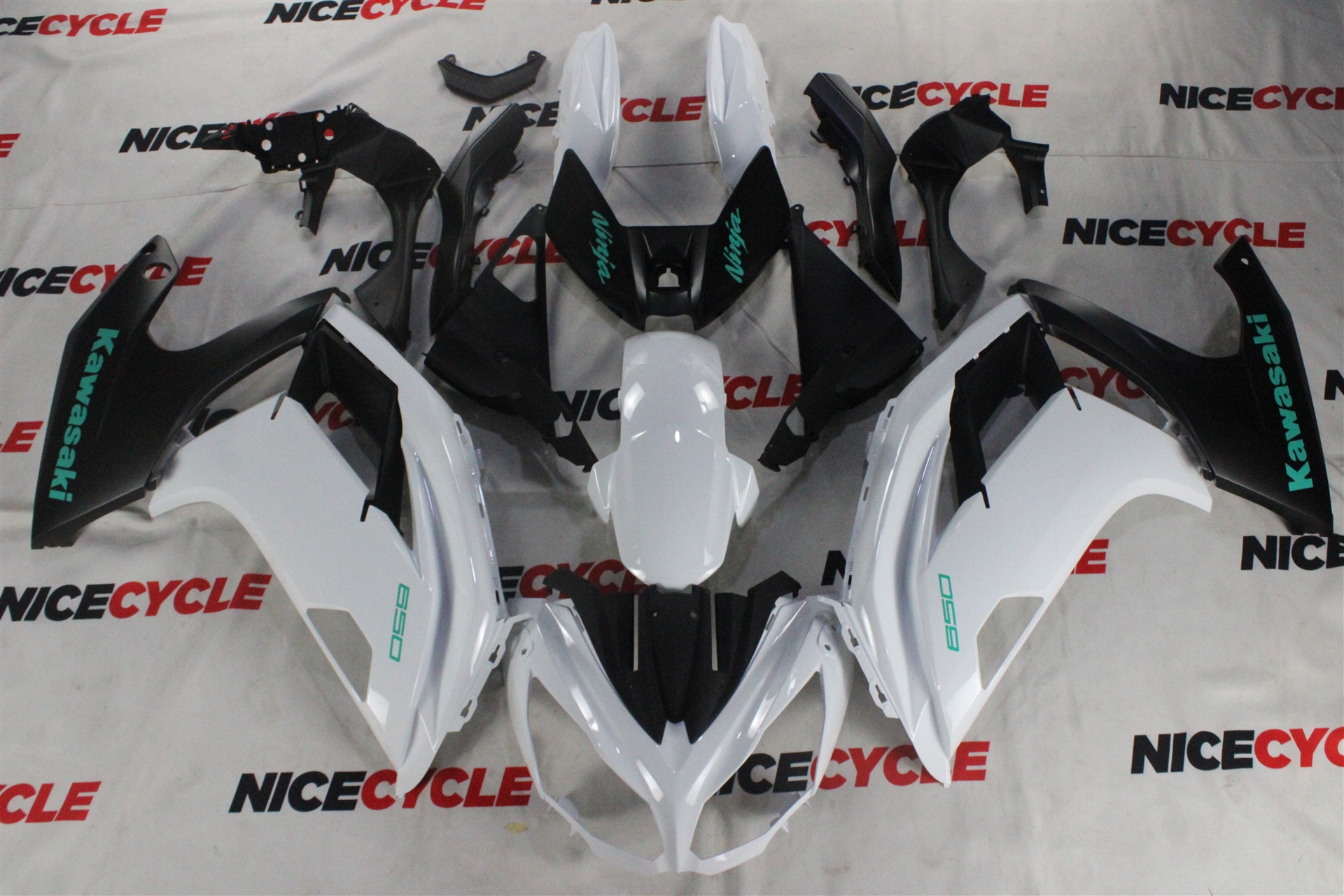 Motorcycle Fairings Kit - 2012-2016 Kawasaki Ninja 650R / ER6s Gloss White/Black Fairings | KAW32