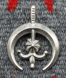 BEAUTIFUL VINTAGE NAVAJO SANDCAST PENDANT
