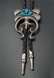 VINTAGE NAVAJO NAVAJO SANDCAST BOLO TIE