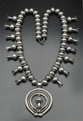 STUNNING VINTAGE NAVAJO SQUASH BLOSSOM