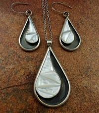 MOTHER OF PEARL SILVER PENDANT  WITH EARRINGS