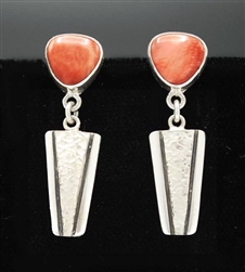 PRETTY JOHNATHAN MIKE SPINY OYSTER EARRINGS