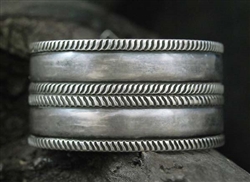 ELEGANT VINTAGE WIDE SILVER CUFF