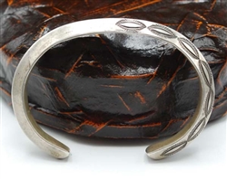 LOVELY SILVIANO QUINTANA CARINATED SILVER BRACELET