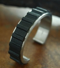 PAT PRUITT INDUSTRIAL TIMING BELT CUFF BRACELET<SPAN style="COLOR: #ff0000; FONT-WEIGHT: bold">*SOLD*</SPAN></SPAN>