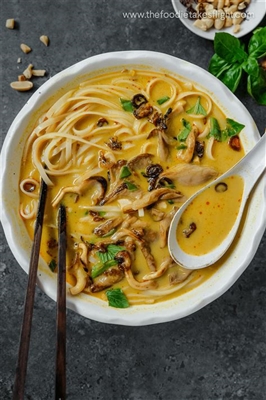 Creamy Peanut and Vegetable Noodle soup