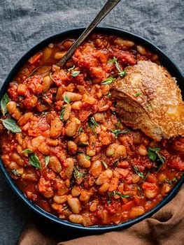 Velvety White Bean with Tomato and Kale