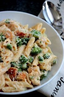HOLIDAY FAMILY MEALS/Penne with Pesto Cream Sauce