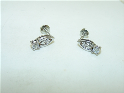 18k White Gold screw back earrings