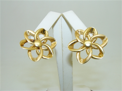 18k Yellow Gold Flower Shaped Earrings