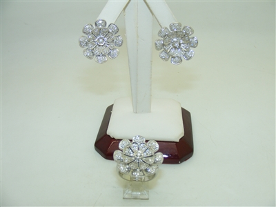 Gorgeous 18k White gold Diamond Flower Set