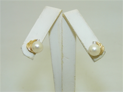 14k Yellow Gold Natural Diamond And Pearl earring