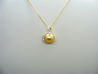 14 K Yellow Gold Cultured Pearl Diamond Pendant Necklace