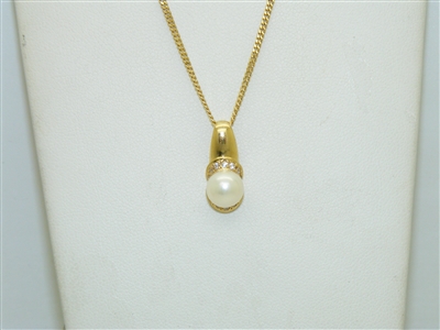 18k Yellow Gold Pearl Pendant and Chain