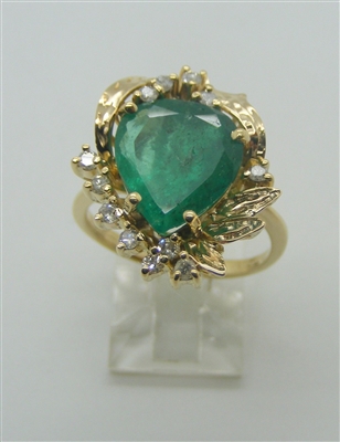 A Beautiful 18k Yellow Gold Colombian Emerald Diamond Ring. (Sizable)