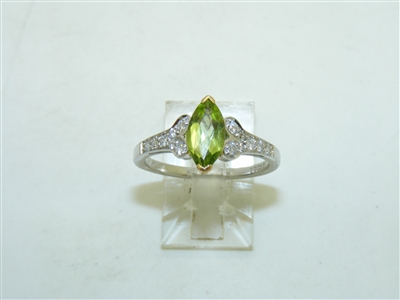 18k white Gold Peridot Diamond Ring