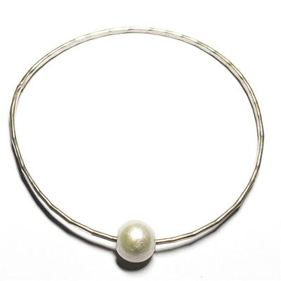 Mahalo Freshwater Pearl Silver Bangle White by Wendy Mignot