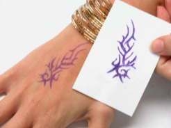 So much better than stencils, henna transfer paper allows you unlimited mehndi designs with no bleeding or mess.  Create perfect complex henna designs by simply tracing!