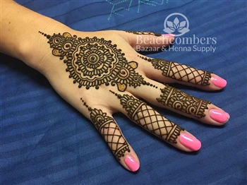 Learn how to create artistic design in hands on henna class.