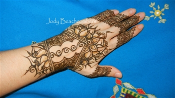 Learn how to use negative space in henna designs.