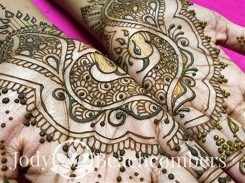 Learn how to create henna peacocks.
