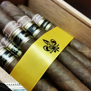 Tatuaje Reserva Petite Cazadores (5 Pack)