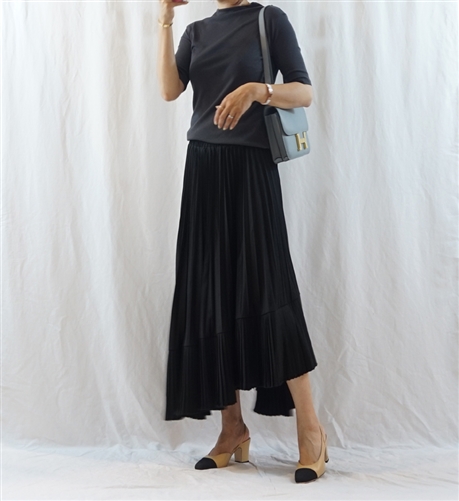 Black Unbalanced Pleated Skirt (will ship within 1~2 weeks)