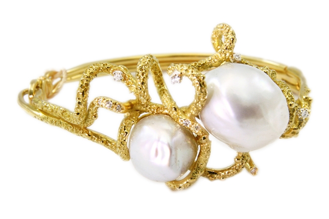 One of a kind designer Bracelet by Noi Gioielli in 18k Yellow Gold. Two large South Sea Pearls are the focus of this stunning piece. Enhanced with 0.15ctw of White Diamonds. The Bracelet is hinged with a lobster clasp. Made in Italy.