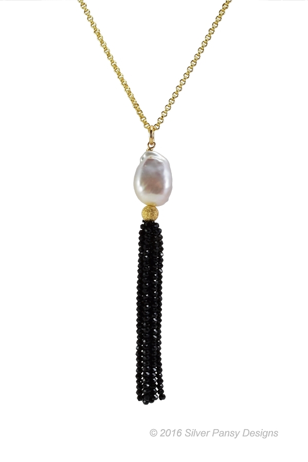 Oval Pearl Pearl Tassel Necklace, मोतियों का हार - TSFtrending, Nagpur |  ID: 2852576332073