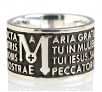 The Animae collection by Tuum is the Sterling Silver rhodium plated version of their ring creations. This is the "Mater" with the Ave Maria (Hail Mary) Latin text written in over four lines. Crafted in 925 Sterling silver with a burnished finish