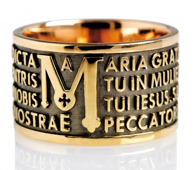 The Tuam collection by Tuum is the Sterling Silver rhodium plated version of their ring creations. This is the "Mater" with the Ave Maria (Hail Mary) Latin text written in over four lines. Crafted in 925 Sterling silver with a bronzed finish