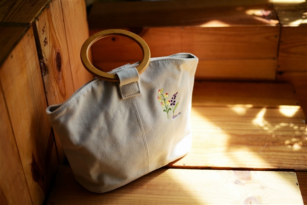 Stylish iMo personalized bags
