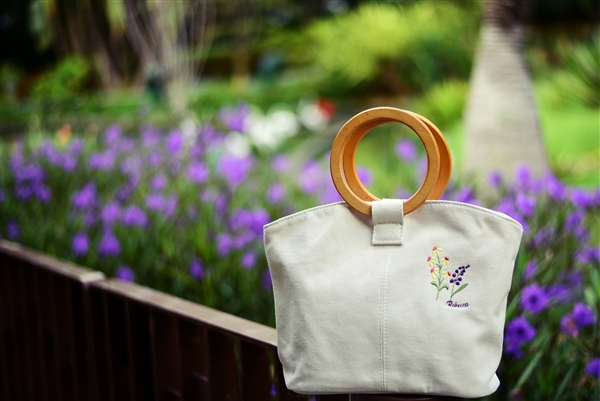 Stylish iMo personalized bags
